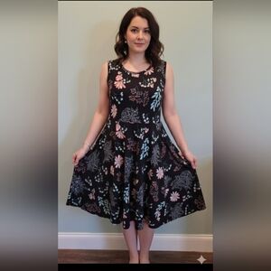 LuLaRoe Nichole Dress 2XL Black Floral Sleeveless Swing Dress Pockets